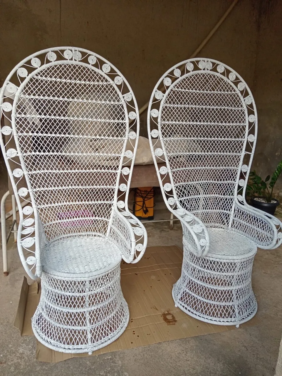 Cadeiras Pavão de Vime Brancas - Decoração Elegante