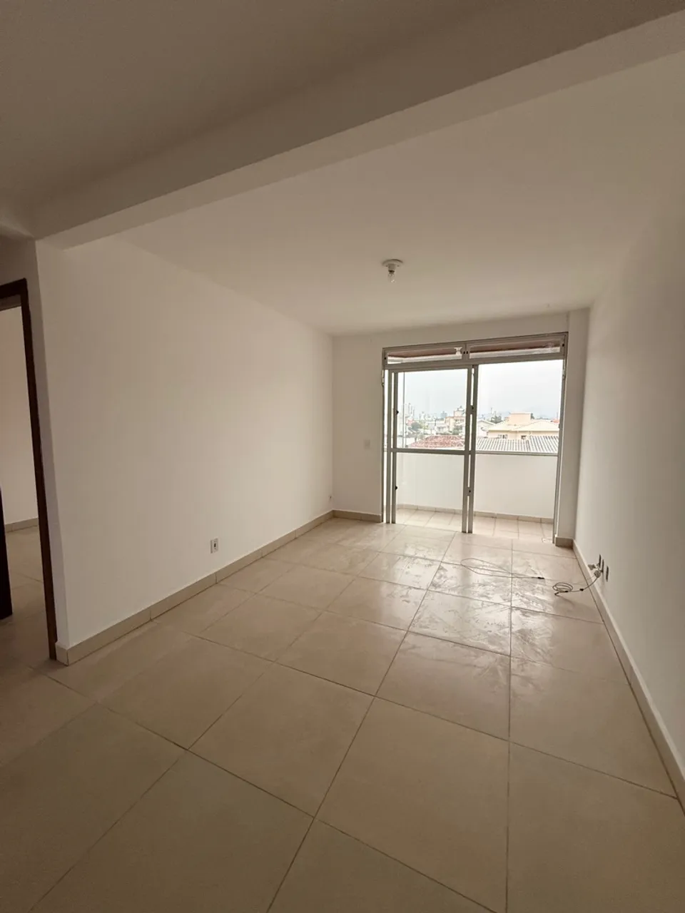 Aluga-se Apartamento - 2 quartos