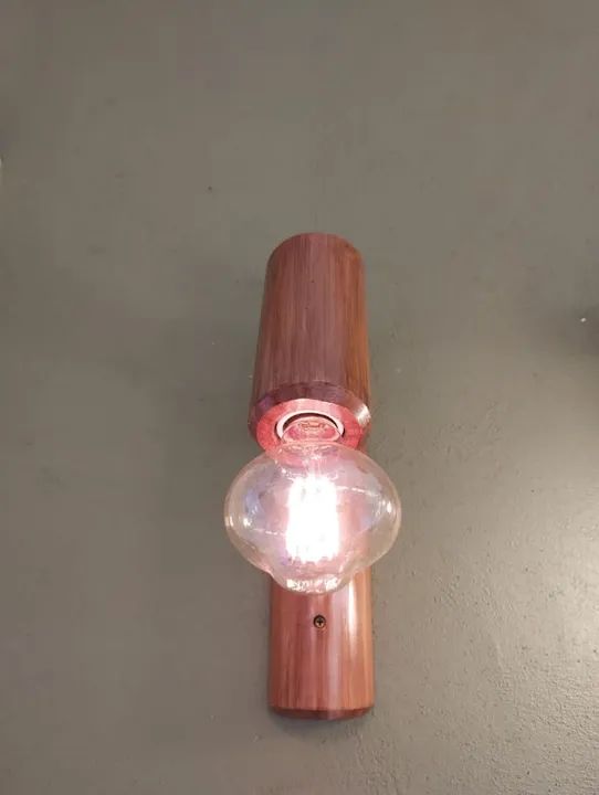 Luminária de Parede em Madeira