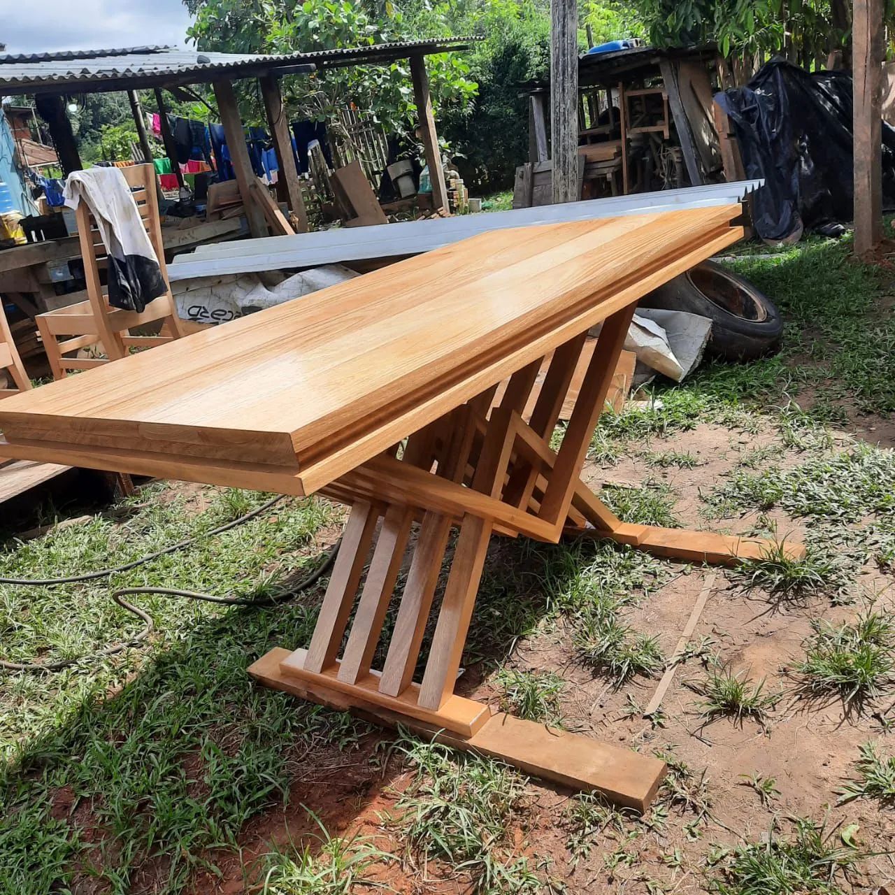 Conjunto de Mesa e Cadeiras de Madeira - Foto 5