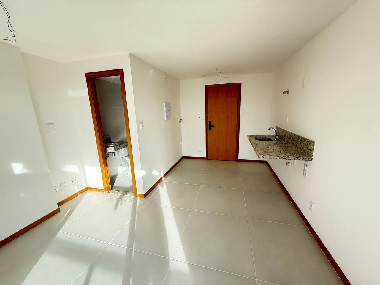 Quarto e Sala com Varanda Andar Alto 24m² Edifício Facility View Caminho das Árvores