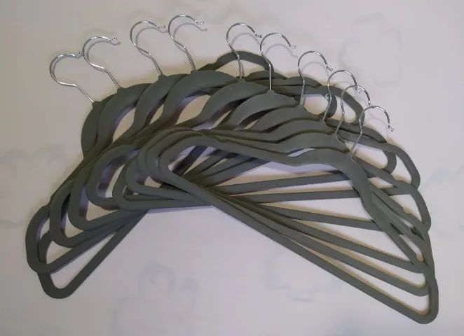 Conjunto de 30 cabides de veludo - Foto 2