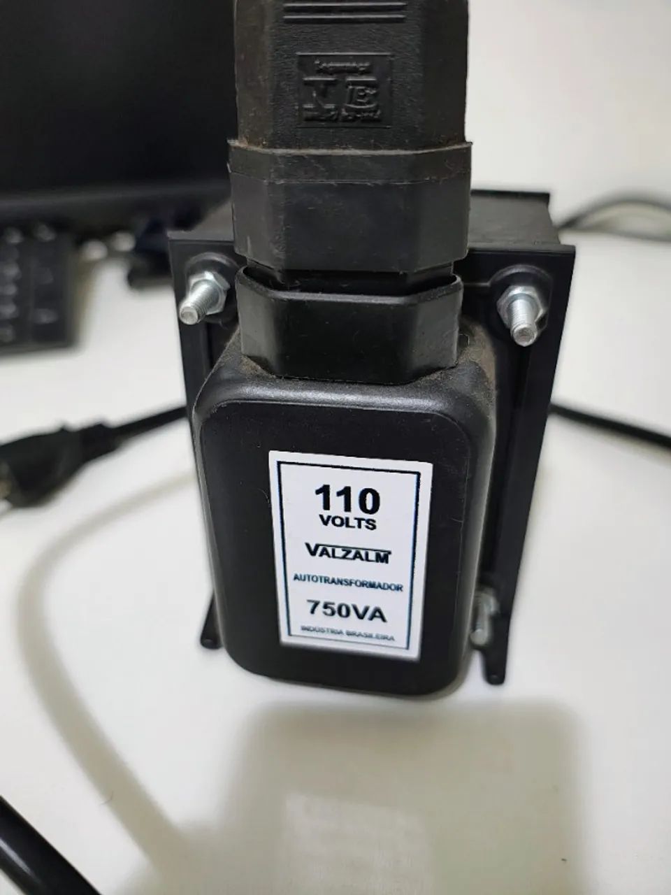 Transformador 110V para 220V - 750 VA (Quase novo)