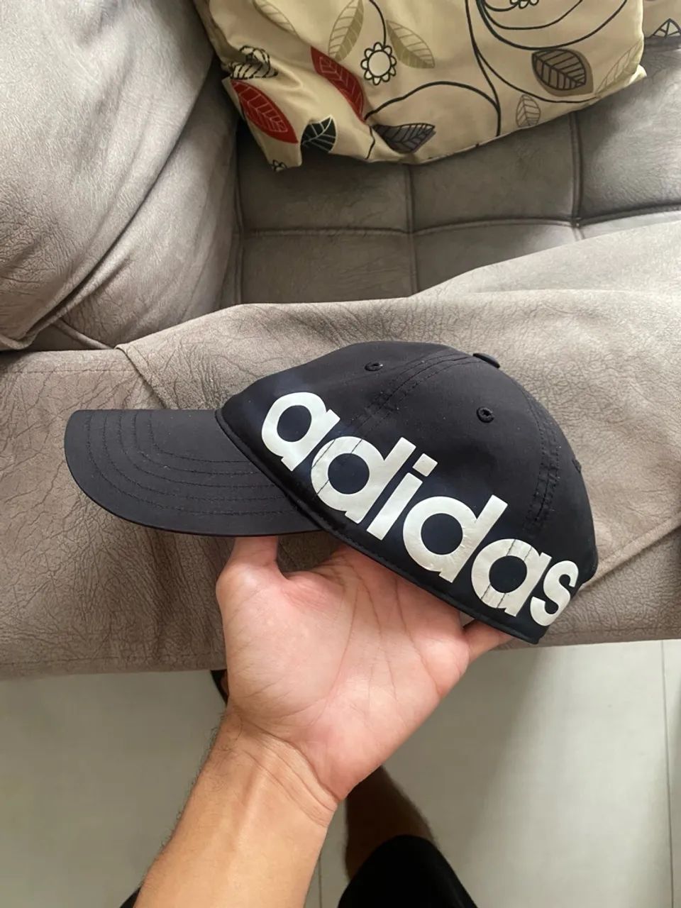 Boné Adidas Letreiro