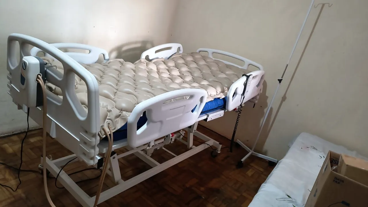 Vendo cama hospitalar elétrica