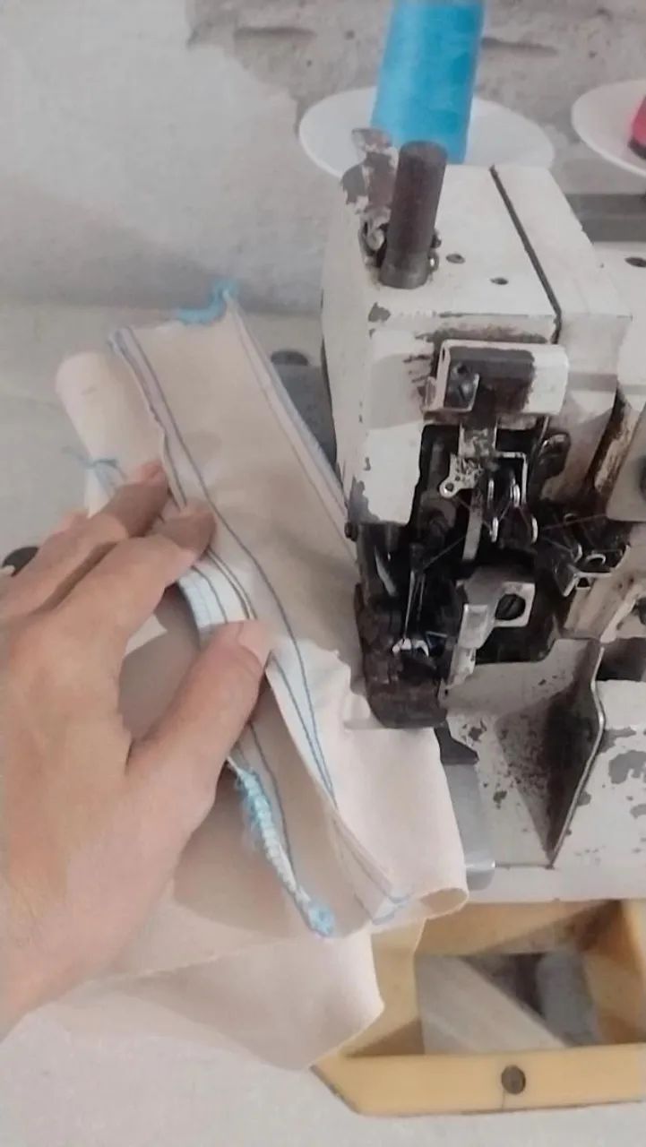 Máquina de costura industrial interlock