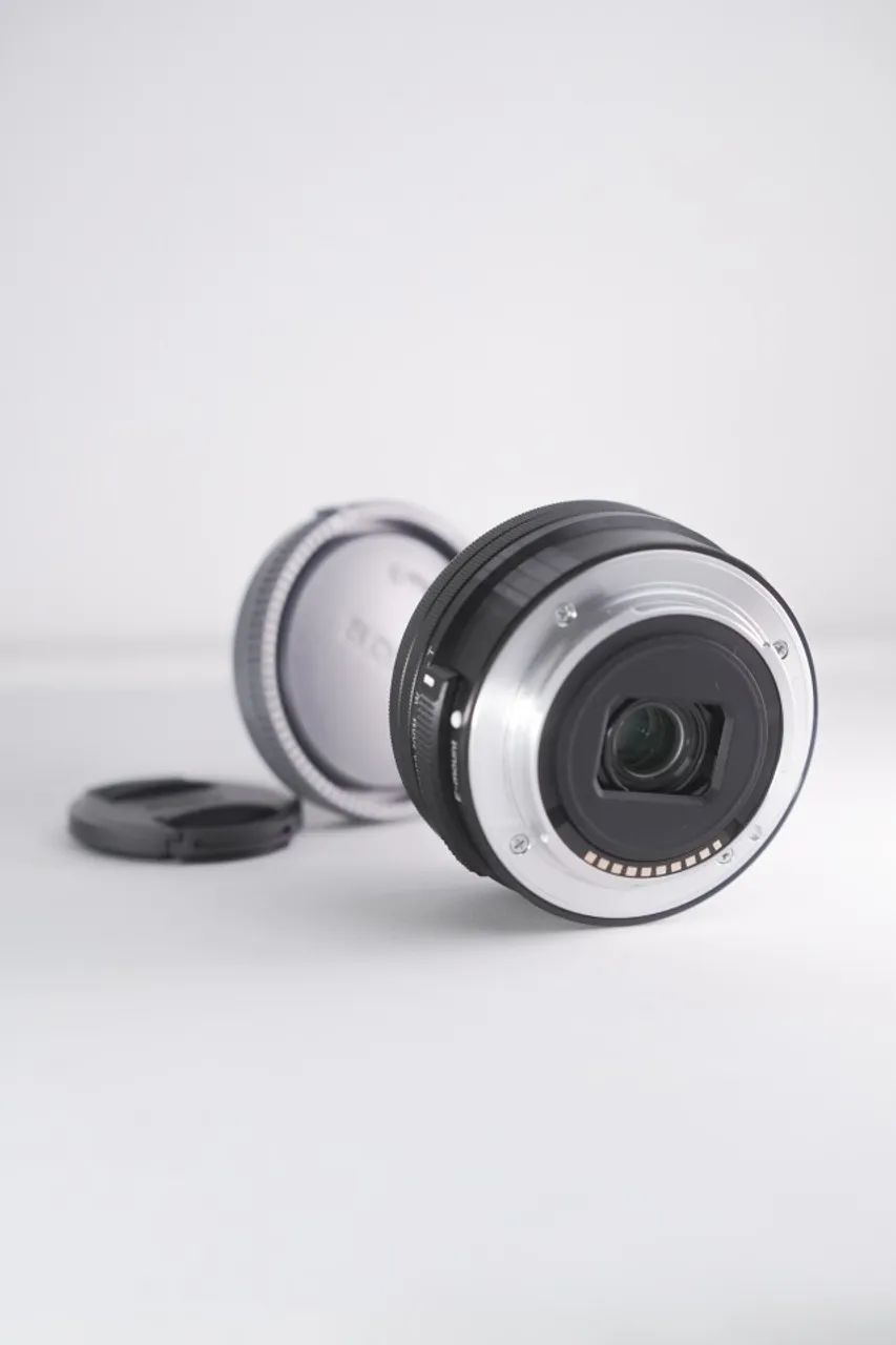 Lente Sony 16-50mm f/3.5-5.6 OSS E-mount - Estado de Nova + Adaptador p/ filtros 52 mm - Foto 3