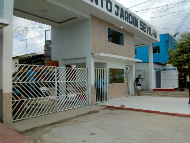 Casa no Sevillha - 1 Quarto, Garagem, Área Privativa - R$ 800,00