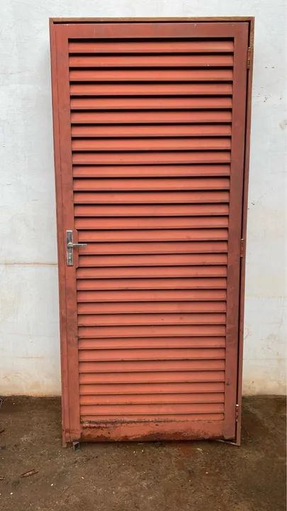 Porta de ferro com batente 