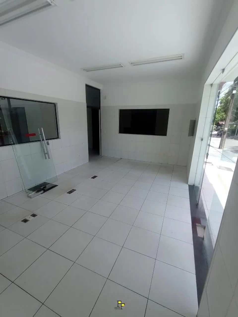 Conjunto Ceará II, Ponto Comercial 180m² com 4 salas, split´s, Recepção, vestuários, calça - Foto 2