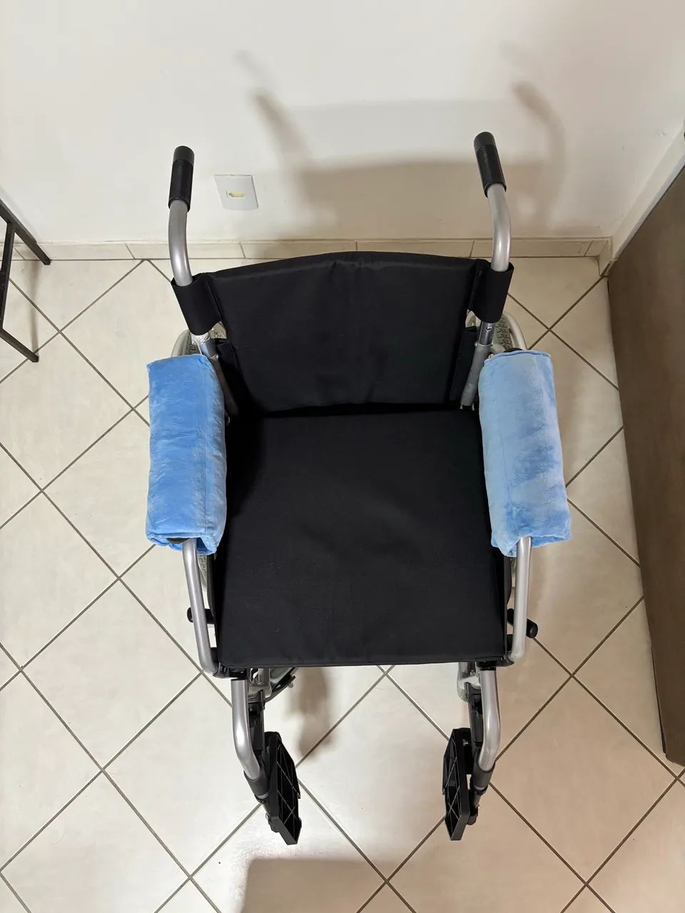 Cadeira de rodas. Dois meses de uso.  - Foto 5