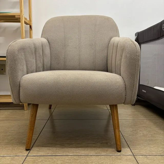 Poltrona Retrô Pé Palito - Bege / Fendi - Confortável em ótimo estado - Foto 2