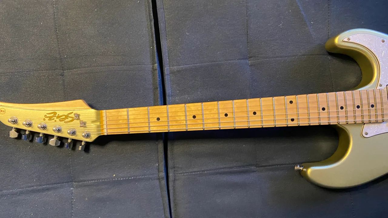Guitarra Seizi Katana Venom HH Titanium - Instrumentos musicais