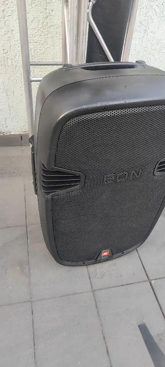 Caixa ativa JBL 15 polegadas Driver Titânio  - Foto 2