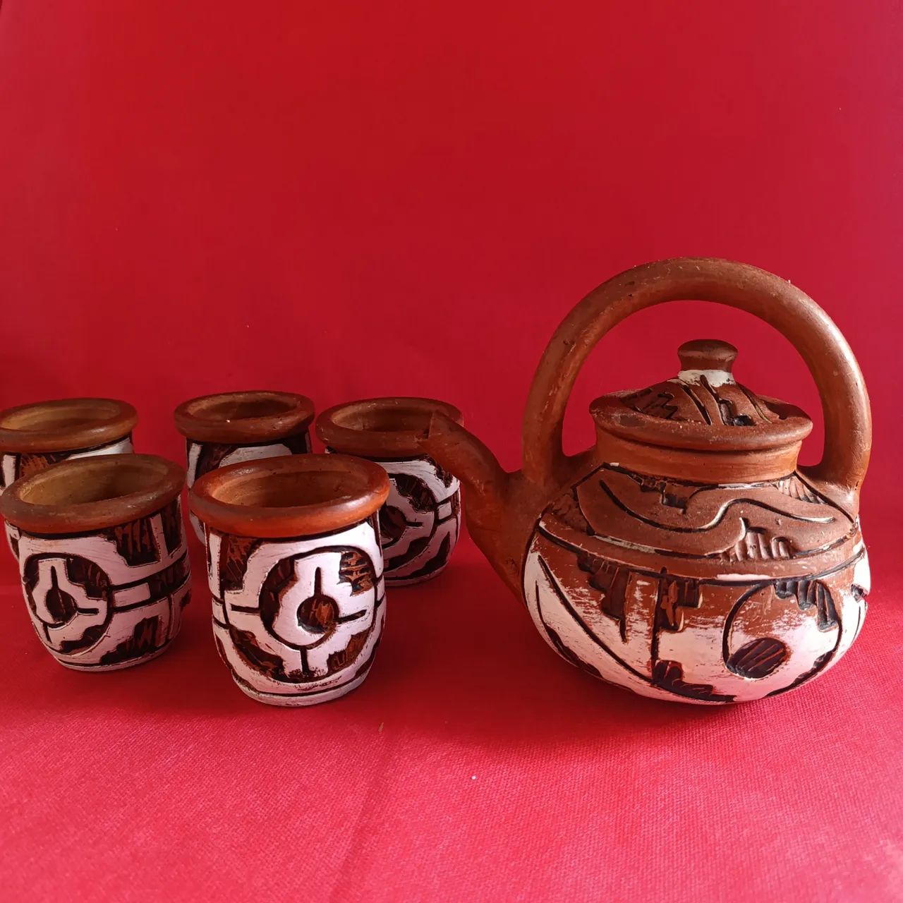 Conjunto de Cerâmica Barro Marajoara com Bule e Canecas 