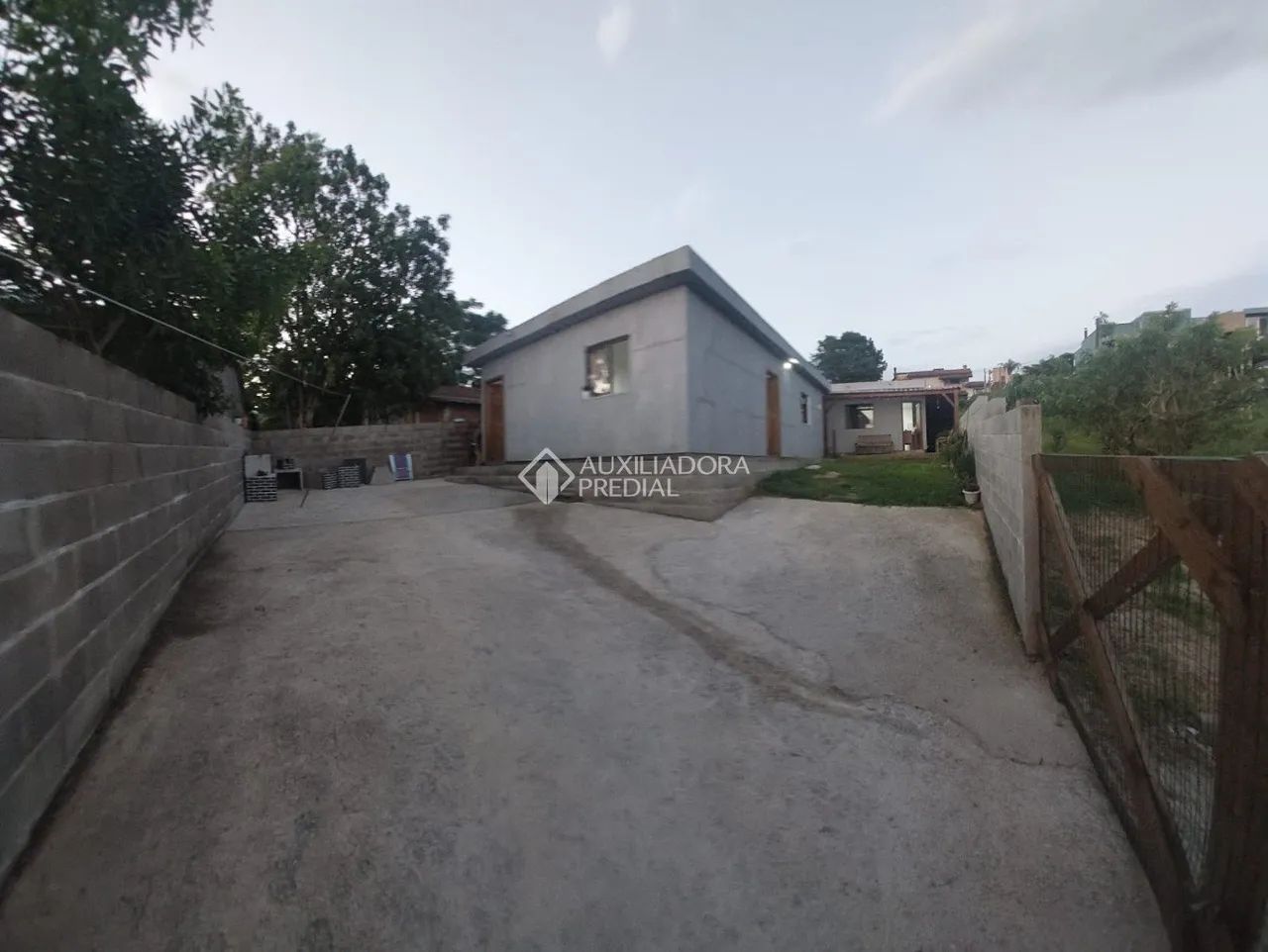 Oportunidade de terreno com duas casas no Ambrósio