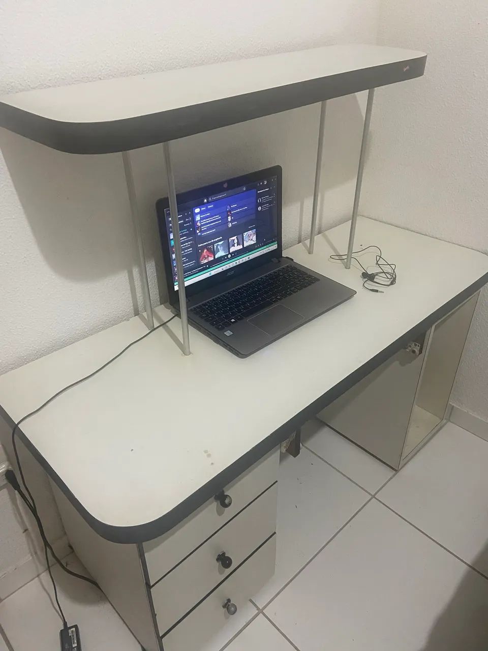 MESA DE COMPUTADOR 