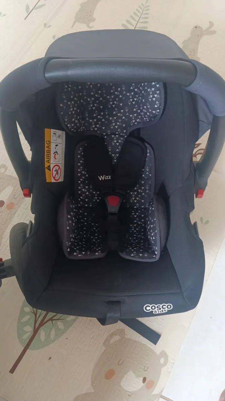 Carrinho de bebê e bebê conforto 
