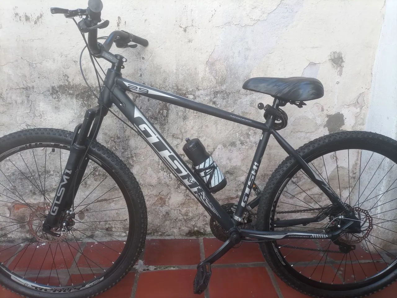 Vendo bicicleta GTSM1 Advanced cor preta aro 29 