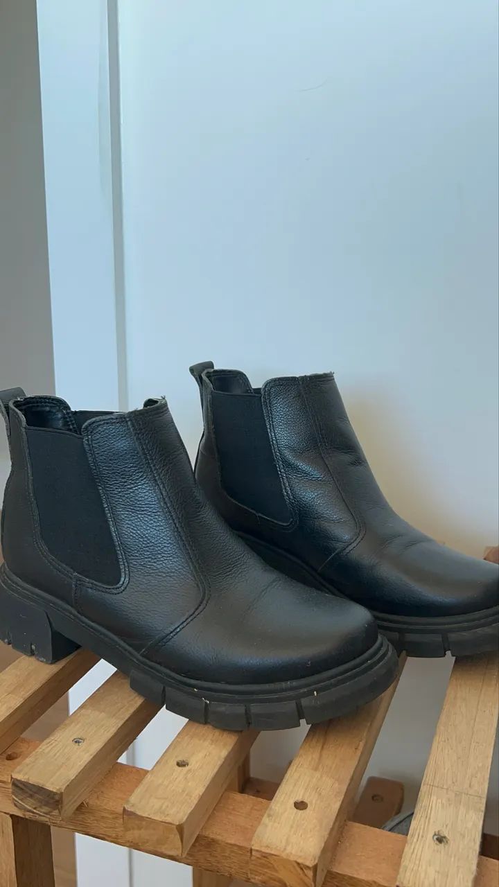 Bota em couro legítimo 