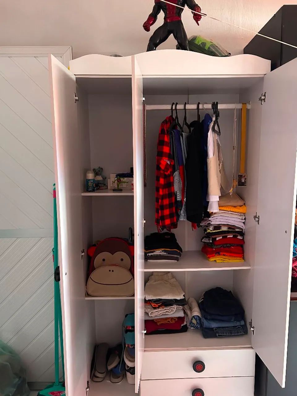 Kit guarda roupa mais cama infantil com tema de carros - Foto 5