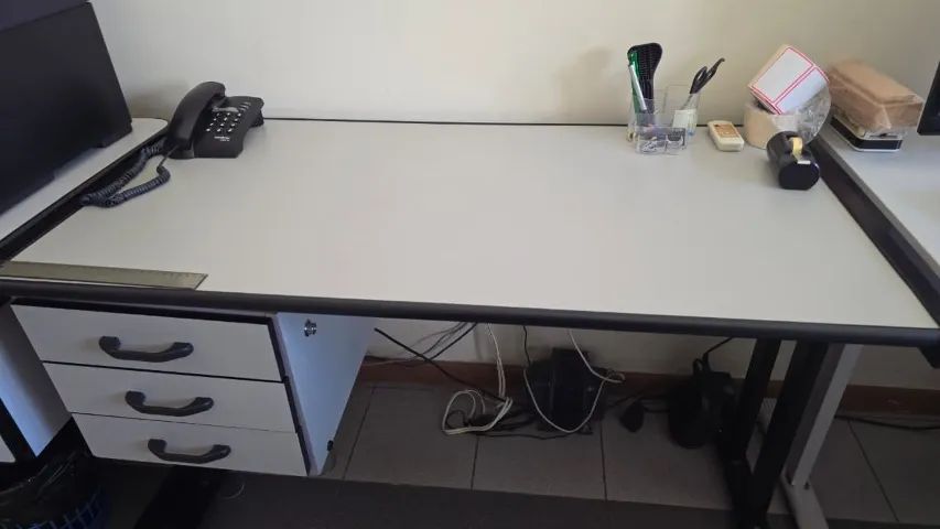 Mesa de Escritório com 3 Gavetas - Foto 2