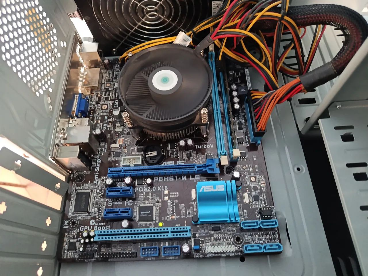 kit placa mãe Asus 1155 i3 de geração e 4gb 