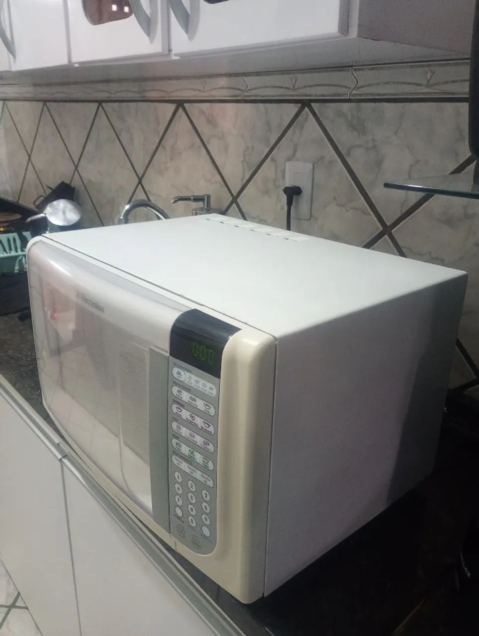 Microondas Electrolux 31 litros. - Foto 5