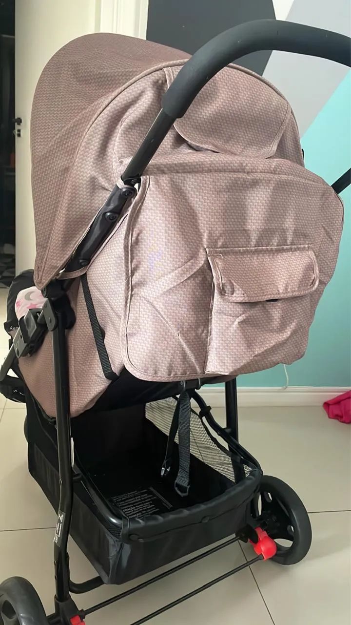 Vendo carrinho de bebê Cosco - Foto 2