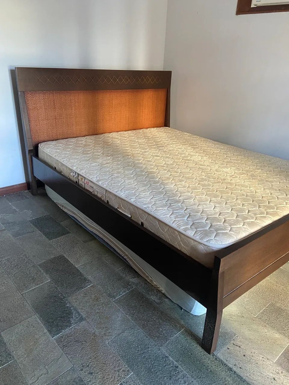 Cama Queen de Madeira + Colchão  - Foto 2