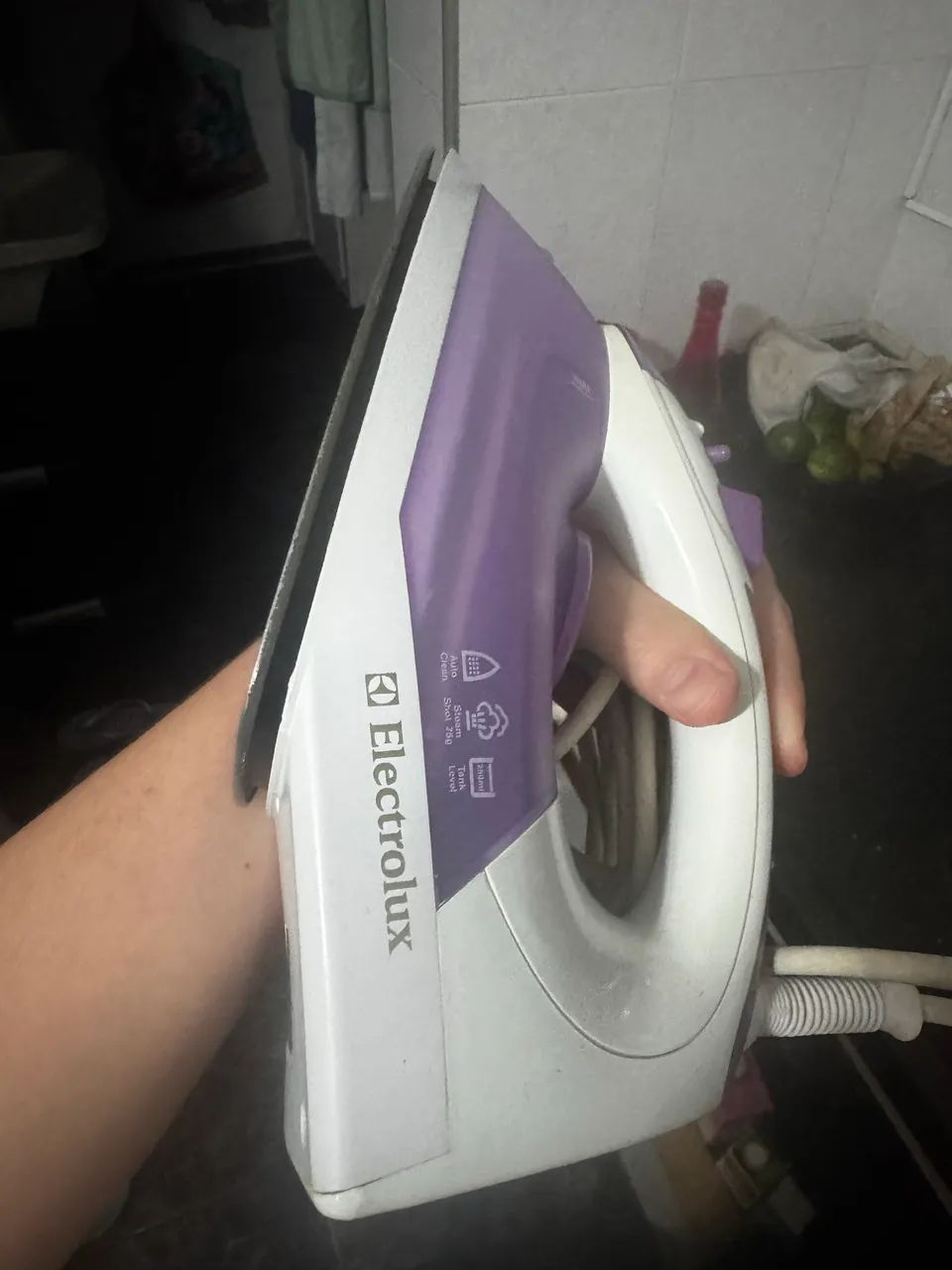 Ferro de passar Electrolux bom estado  - Foto 2