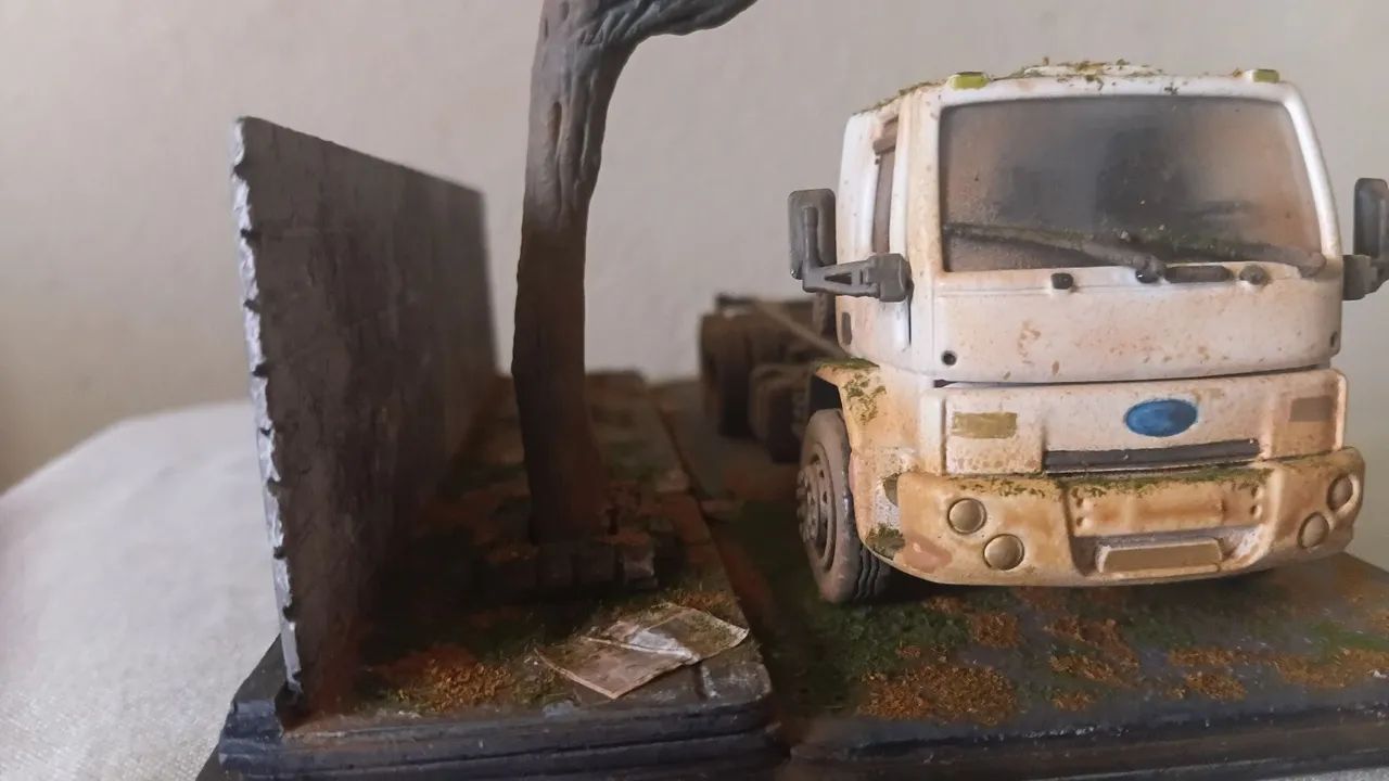 Diorama FORD CARGO 2428E escala 1:50