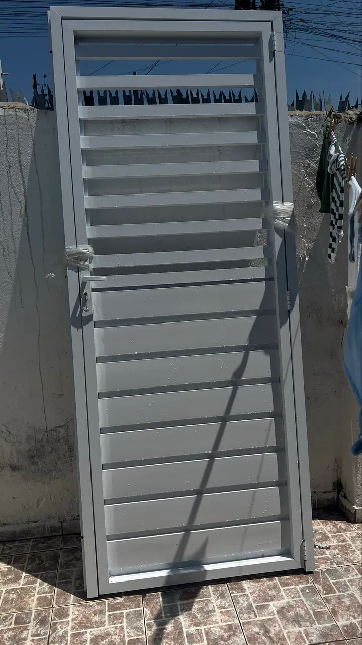 Porta portão alumínio branco  - Foto 2