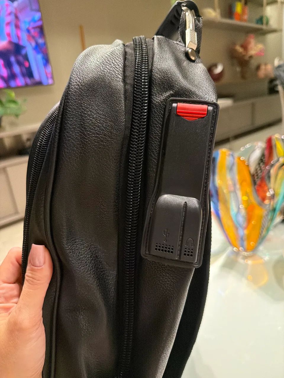 Mochila Executiva Premium USB e Entrada para Fone Nova - Foto 4