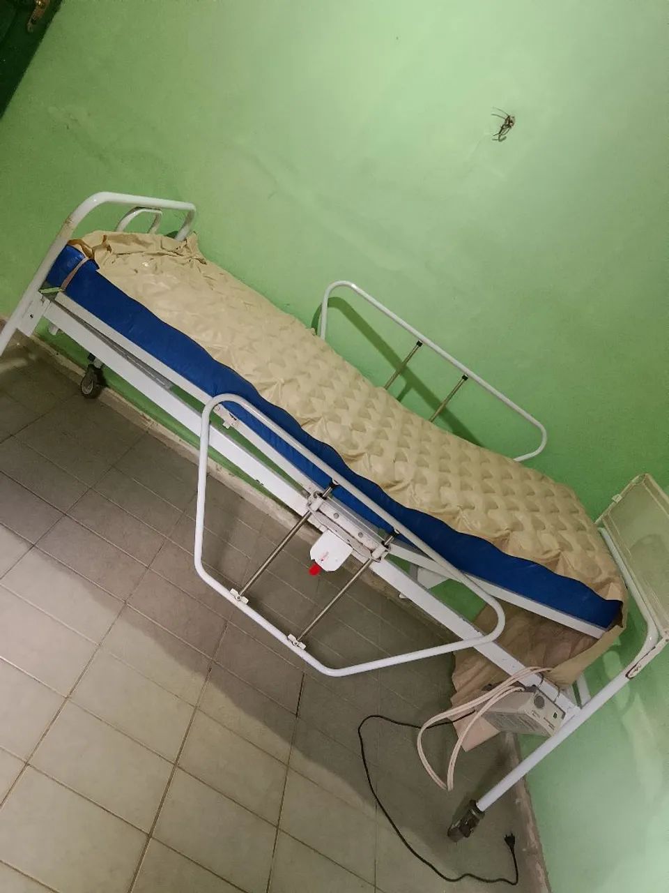 Cama hospitalar com colchão  - Foto 2