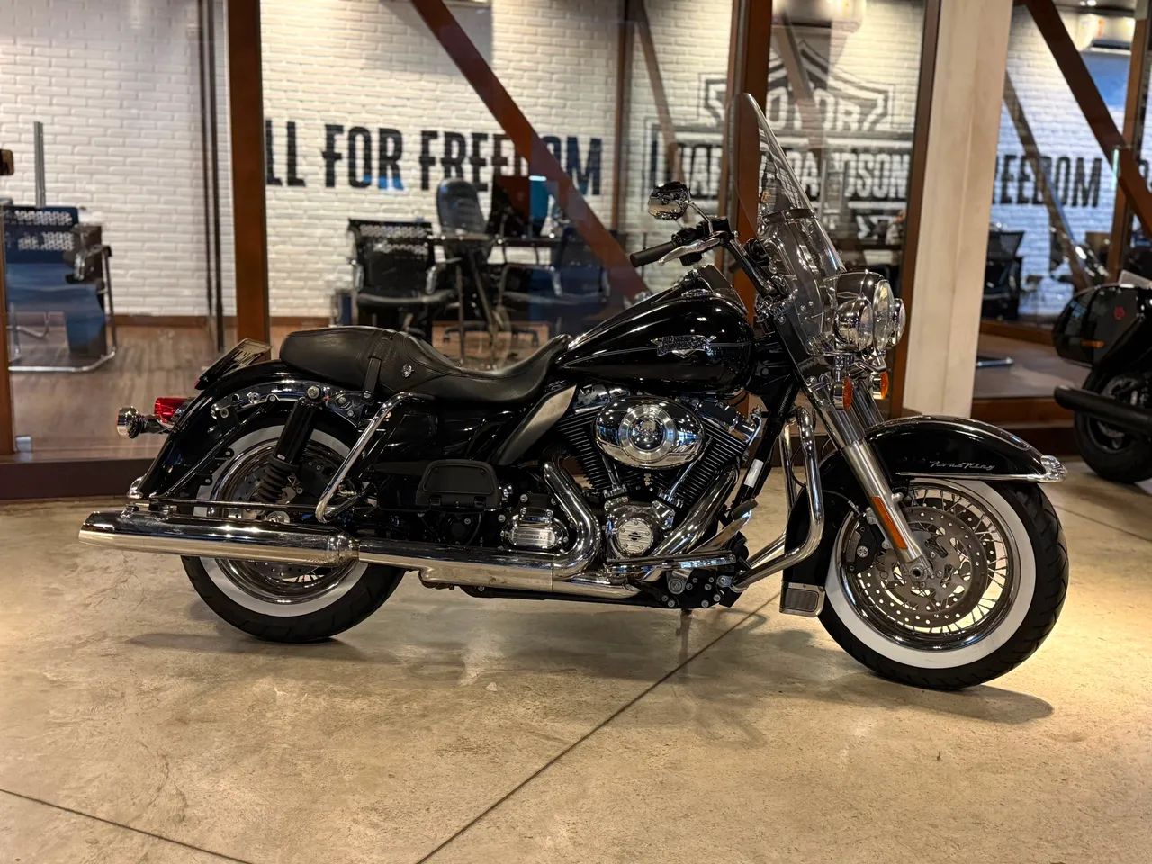 Harley- Davidson Road King Classic  - Foto 3