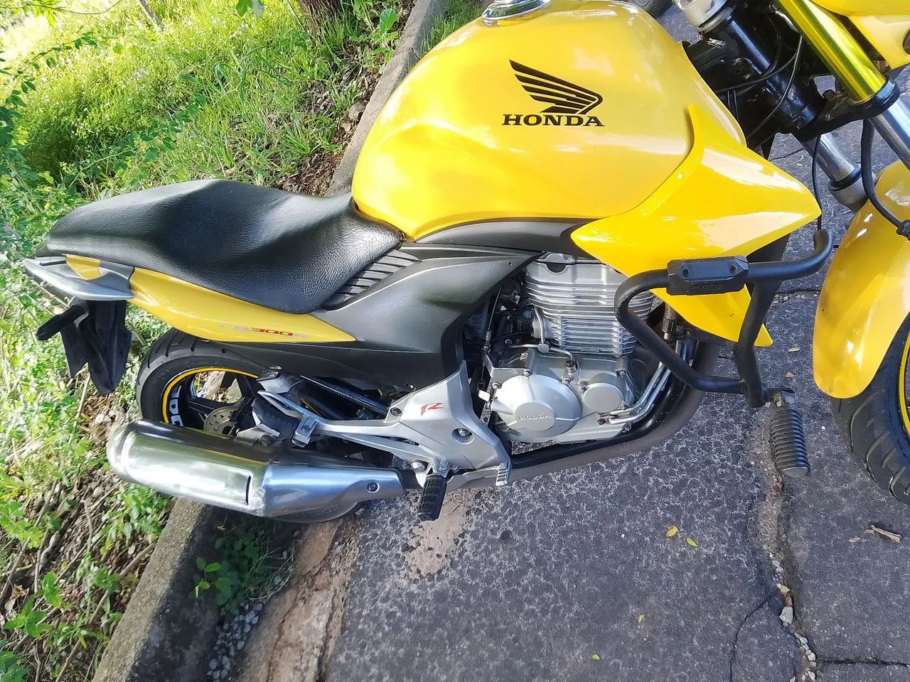 CB 300R conservada - Foto 2