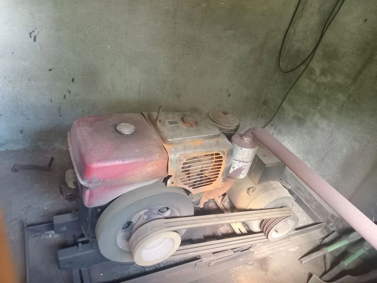 Motor Diesel Estacionário. Marca Yanmar NS18 com Alternador Trifásico Bambozzi 12,5 Kva