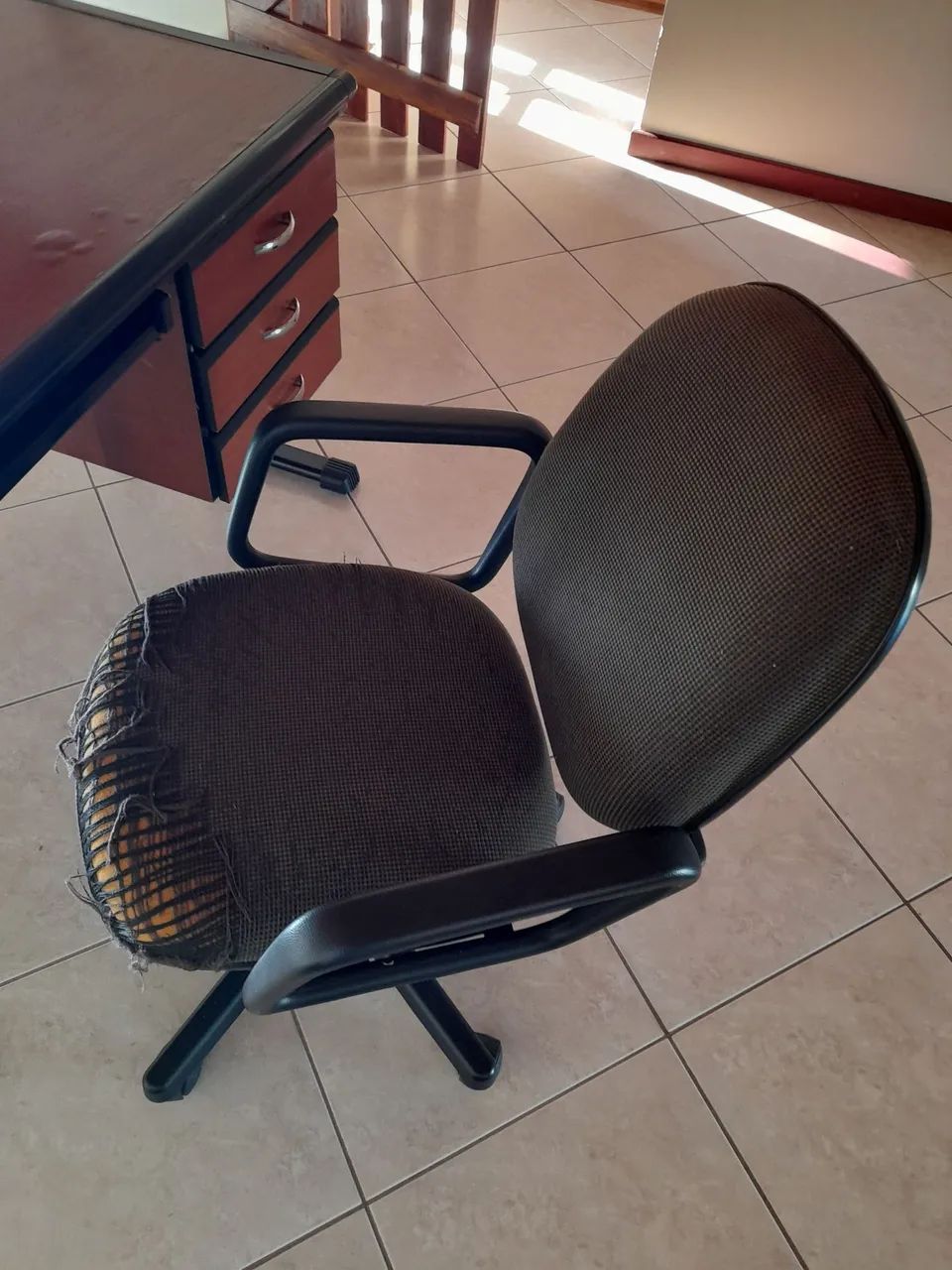 Mesa e cadeira de escritório  - Foto 4