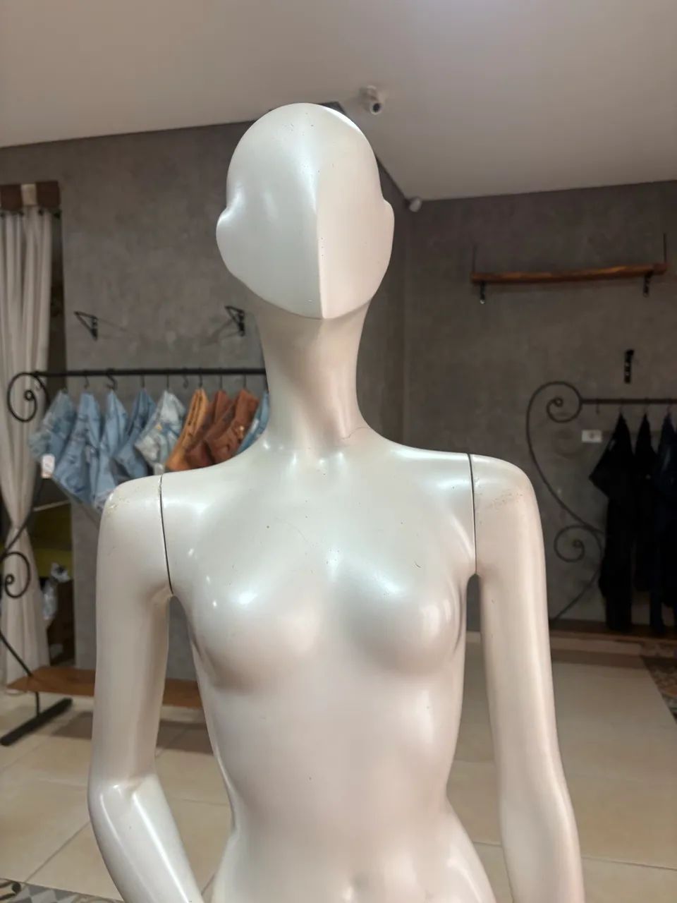 Manequim Feminino - Fibra de Vidro 
