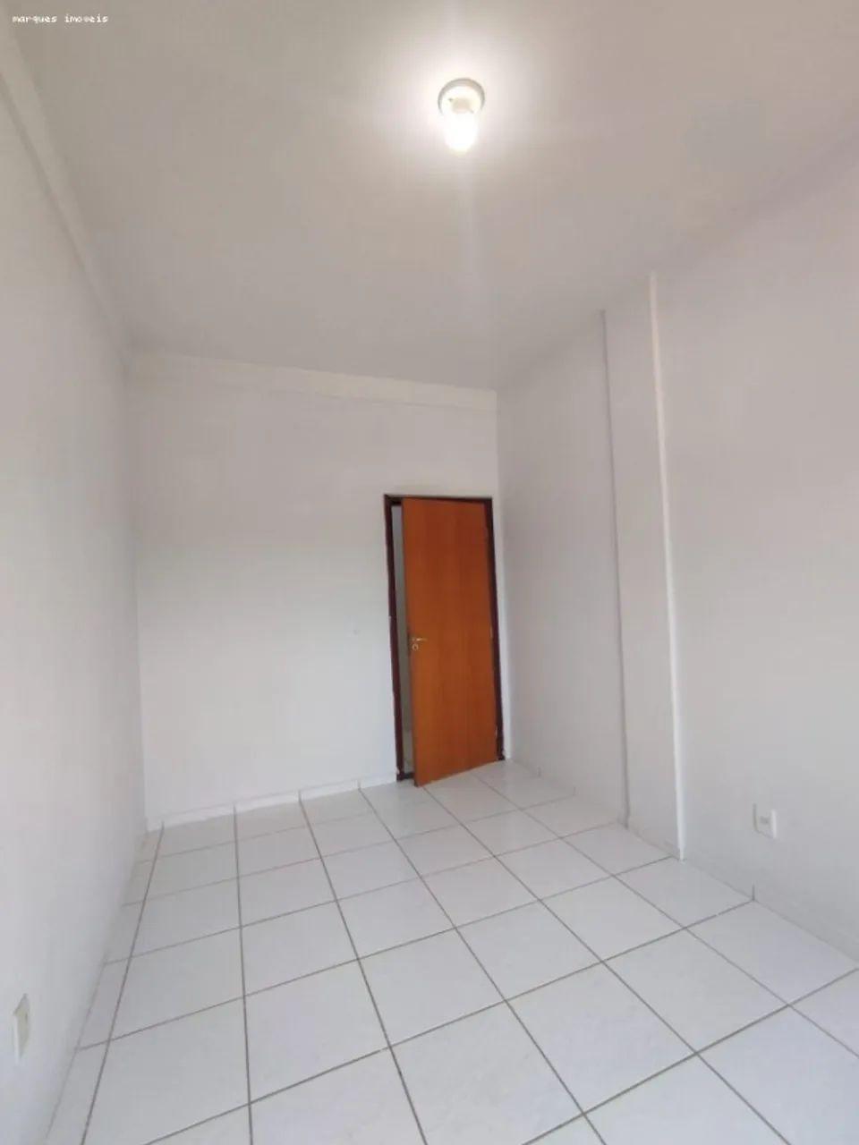 ALUGA APARTAMENTO COM 02 DORMITÓRIOS NA 108 NORTE