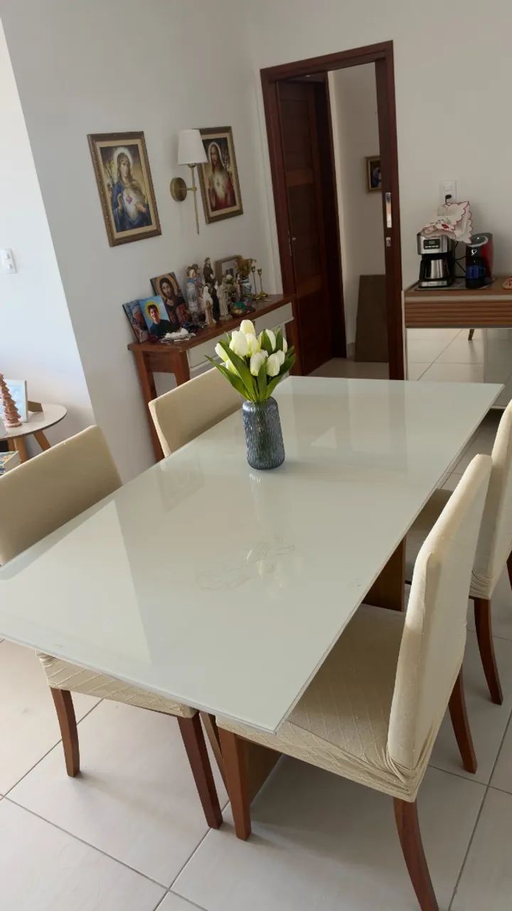 Mesa de jantar com 4 cadeiras