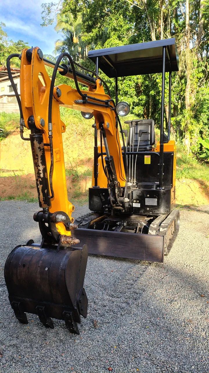 Mini escavadeira 1.500 kg