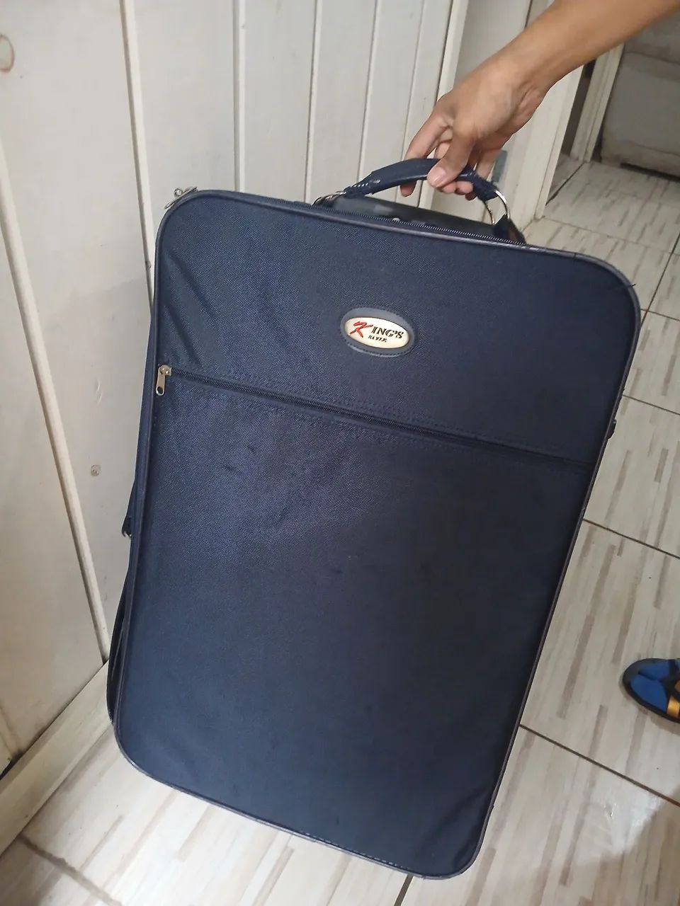 Mala de viagem 40reais, porem tem um lado quebrado mas dar de usar normal 