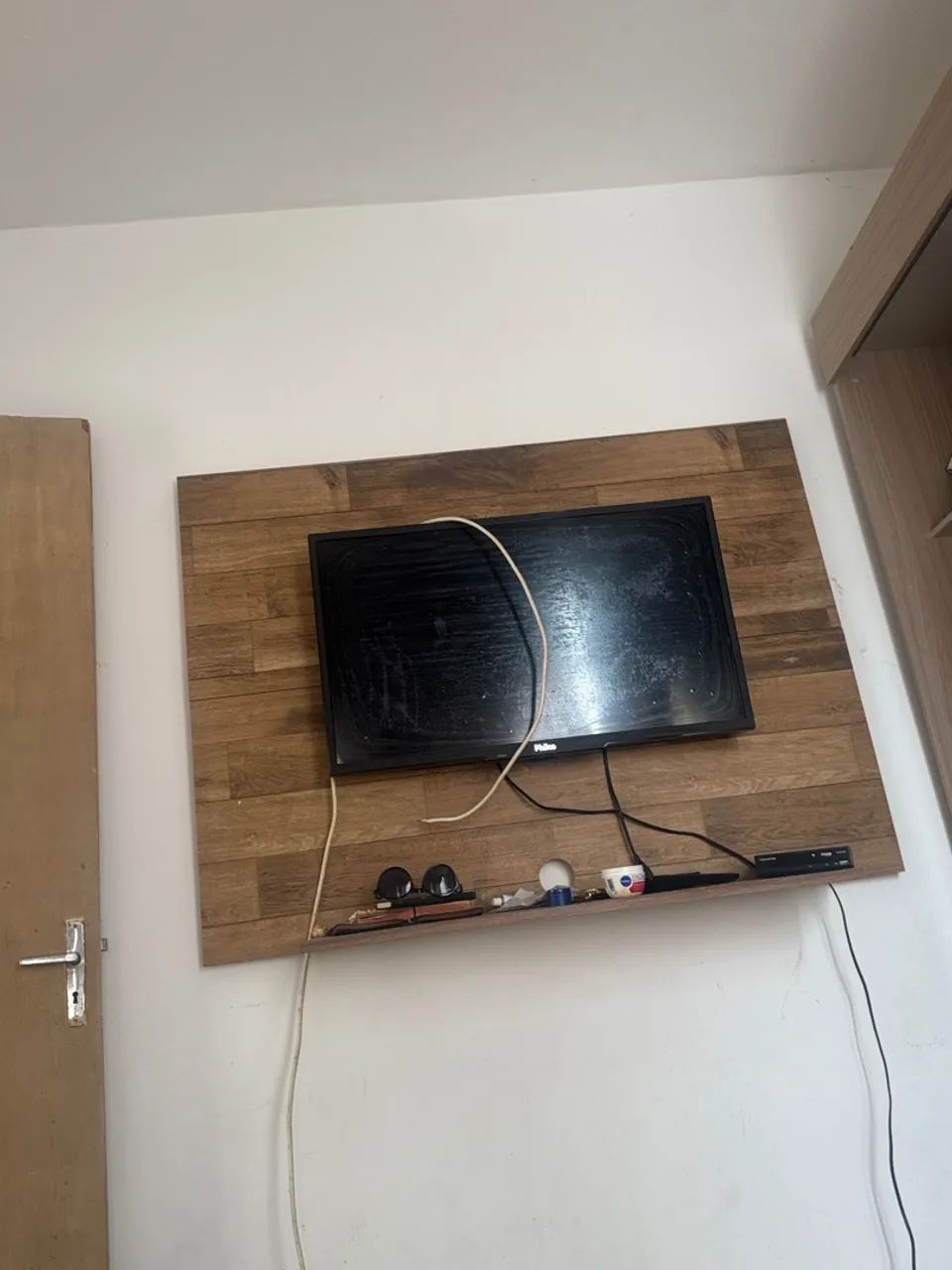 Mesa e painel 