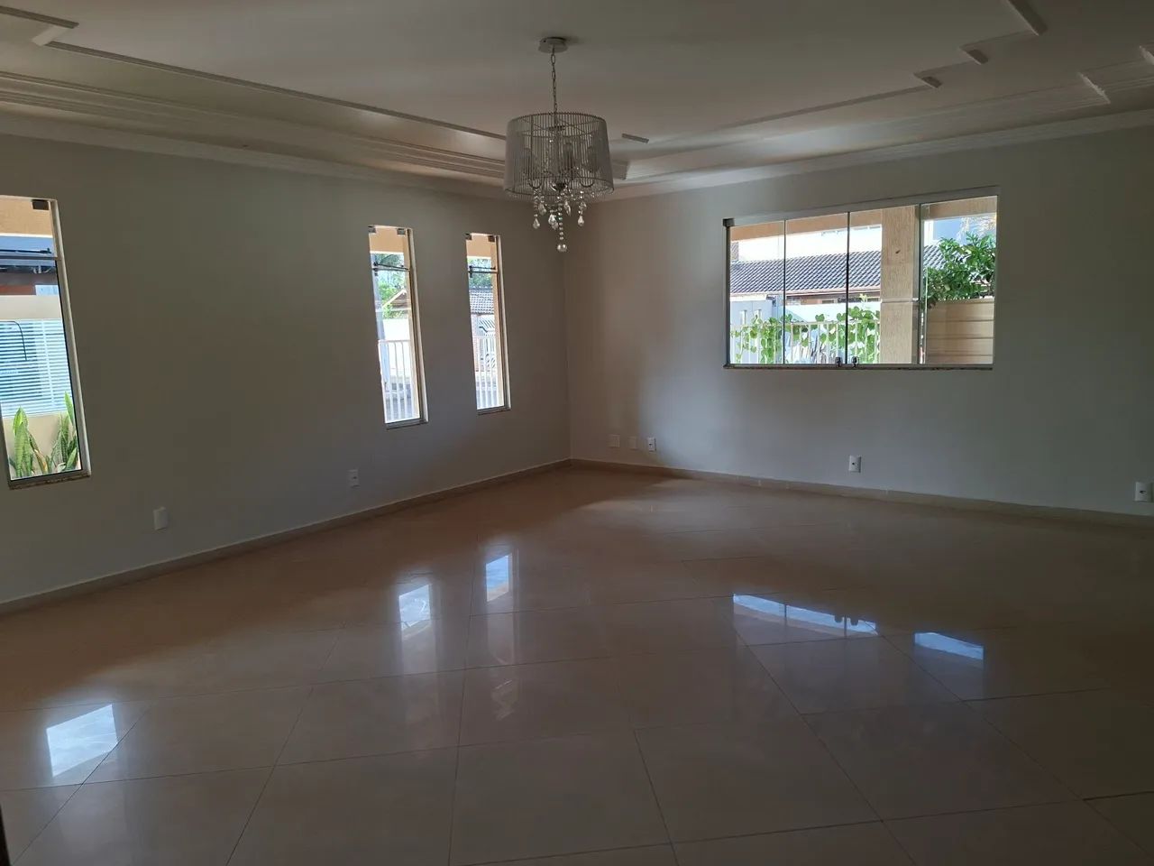 Alugo casa confortável, funcional, 4 suites - Foto 4