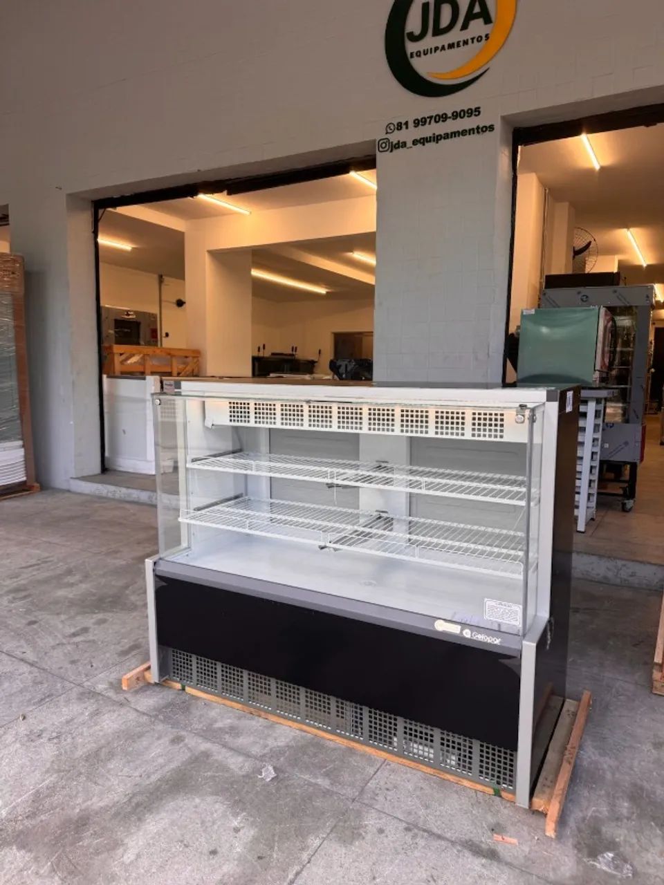 Balcão refrigerado para torta e sobremesas -tamanho 1,40 m - marca gelopar