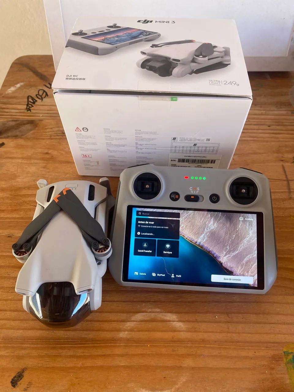 Drone DJI Mini 3 com display no controle - Foto 3