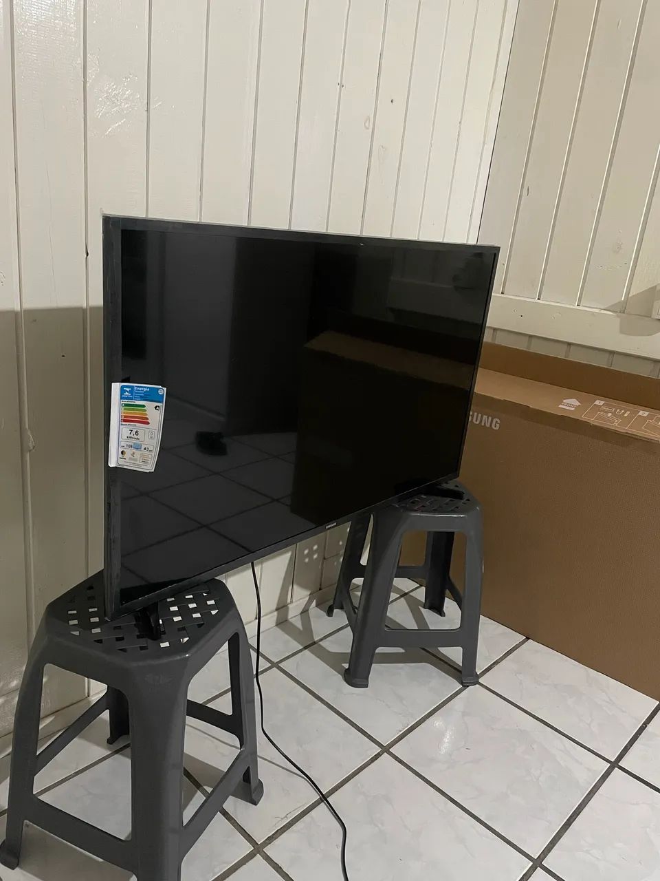 Smart Tv Full HD 43 polegadas Samsung lacrada na caixa pouco tempo usada