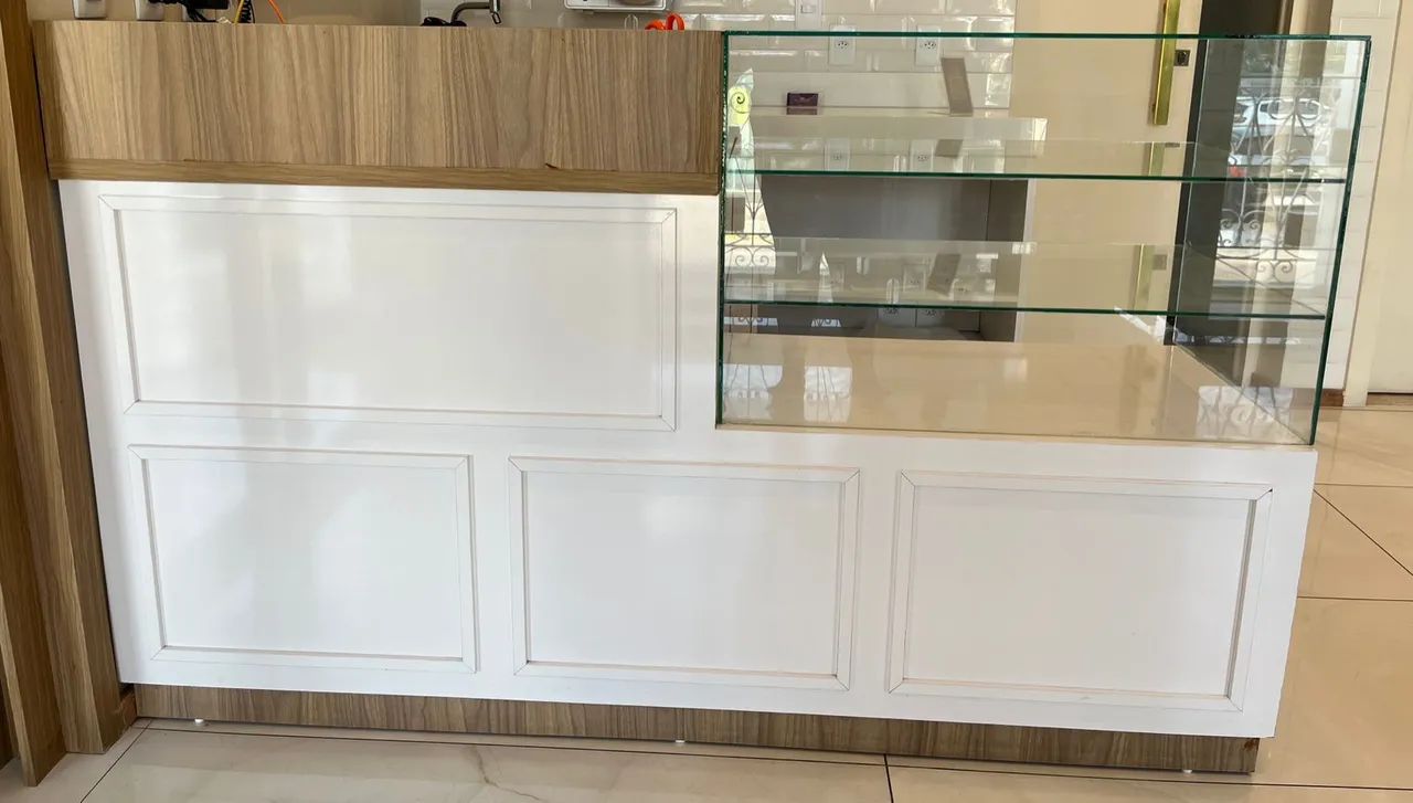Balcão com Vitrine